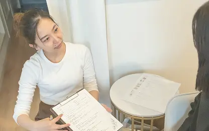 フェムケアサロンのヒアリングしている画像